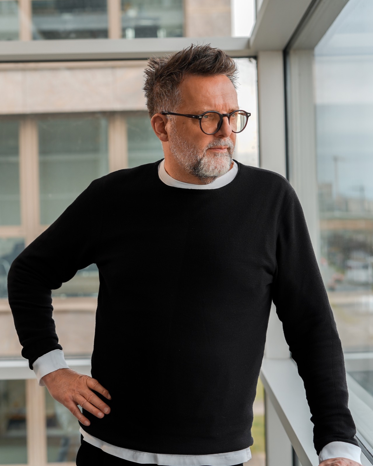 Dirk Lapaz beim Fotoshooting für seinen LinkedIn-Content